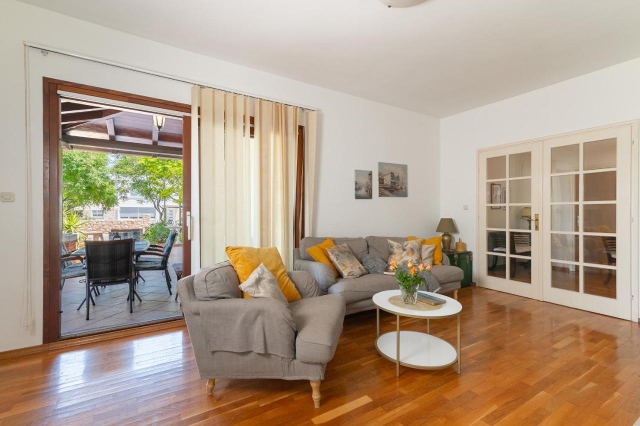 אוגייאן Apartments Rozelyn מראה חיצוני תמונה